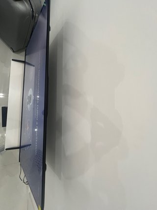 Televisor Negro y Gris