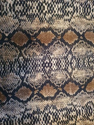 Falda corta tubo estampado serpiente. M. No marca