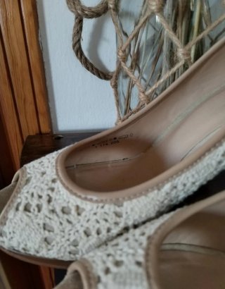 Décolleté con ricamo uncinetto