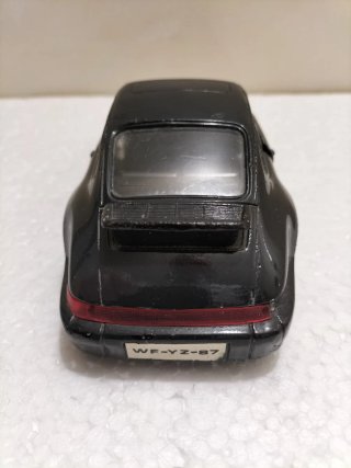 Porsche 911 Carrera Deluxe no Bburago 1/24