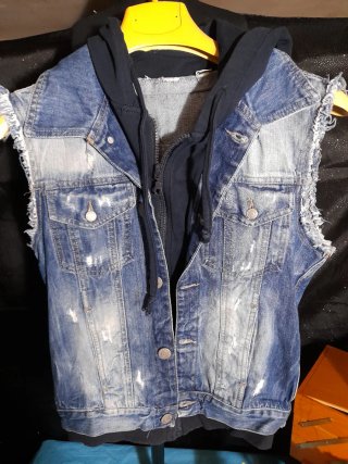 Gilet di jeans con cappuccio
