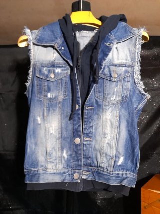 Gilet di jeans con cappuccio
