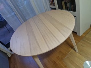 Mesa redonda de madera