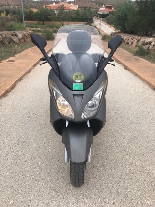 Aprilia Atlantic 125 gris, moto maxi scooter