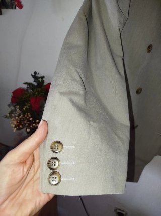 Traje de chaqueta y pantalón gris claro