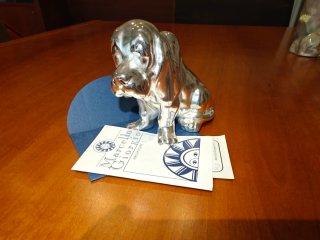 Figura perro Marcello Giorgio plata