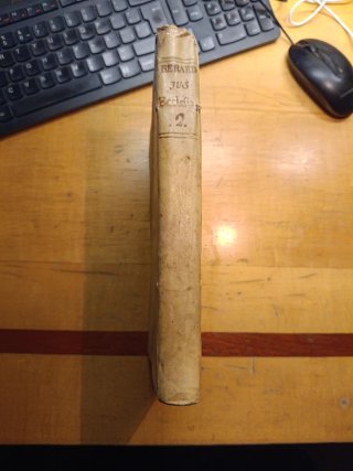 Libro religioso de 1715 tapas de pergamino