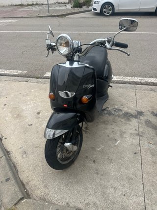 Aprilia Scooter Negra Plata