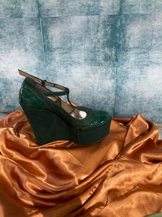 Zapatos de cuña verdes
