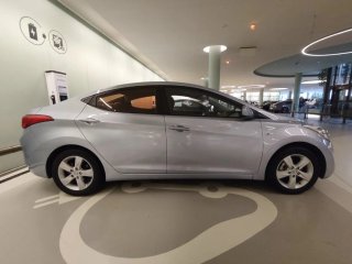 Hyundai Elantra 2011.