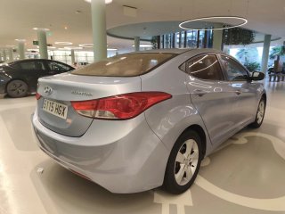 Hyundai Elantra 2011.