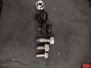 Bulloni M8, rondelle foro 10, dadi M8/M10