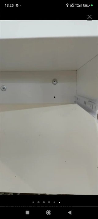 Scaffale bianco con cassetto