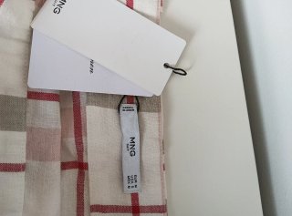 Falda de cuadros beige y roja