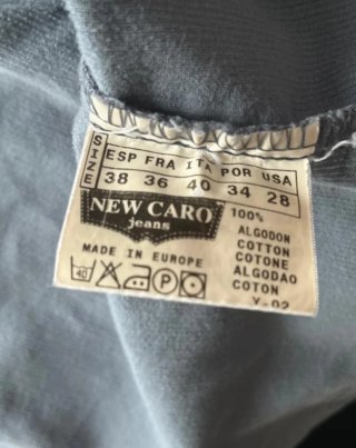 Chaqueta fina azul con capucha