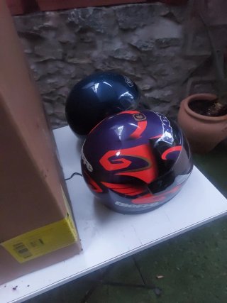2 Cascos Moto Bieffe y Shoei Negros
