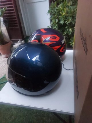 2 Cascos Moto Bieffe y Shoei Negros
