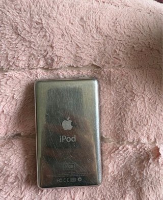 iPod Apple Negro con Funda y Cable
