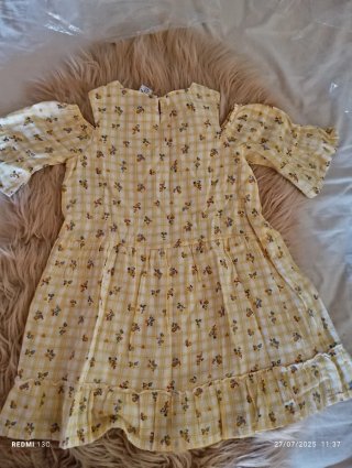 Vestido de niña amarillo con flores marca Charanga