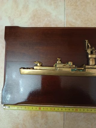 Metopa Fragata Baleares F70 Bronce y Madera
