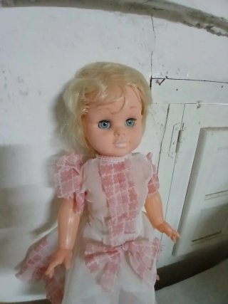 Muñecas antiguas (flamenca y rubia)