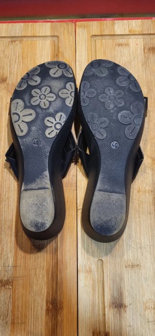 Sandalias T40 negras con pedrería