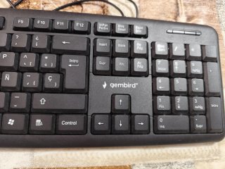 2 Teclados USB Gembird y NGS Negros
