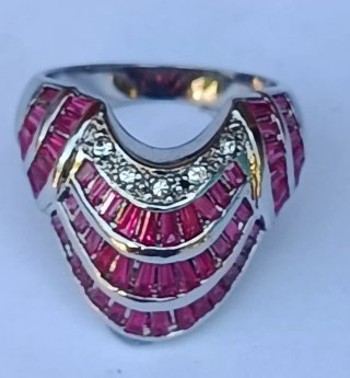 Sortija Plata con Circonitas y Piedras rojas..