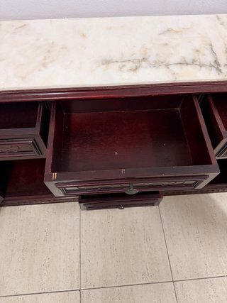 Mueble vintage de madera y mármol
