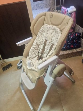 Trona de bebé color beige