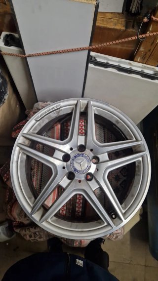 Llanta Mercedes AMG