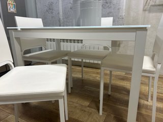 Mesa Comedor Cristal Blanca + 4 Sillas