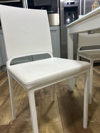 Mesa Comedor Cristal Blanca + 4 Sillas