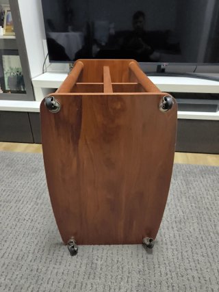 Mesa auxiliar de madera