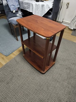 Mesa auxiliar de madera