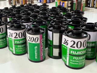 Carretes de película 35mm vacíos (Agfa, Kodak)