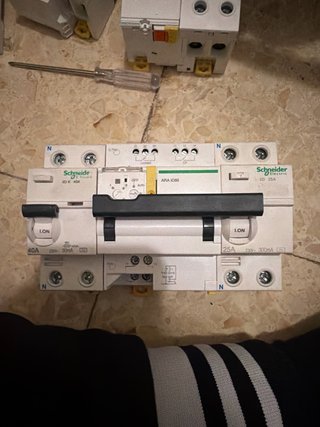 Lote 2 Interruptores Schneider Electric