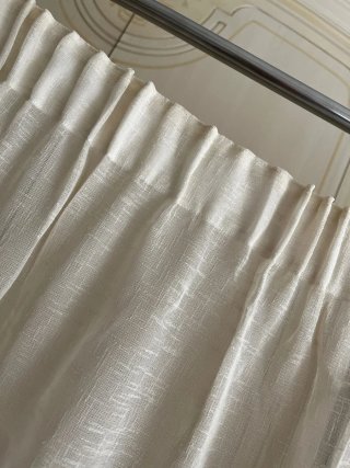 Tenda elegante beige con ricami