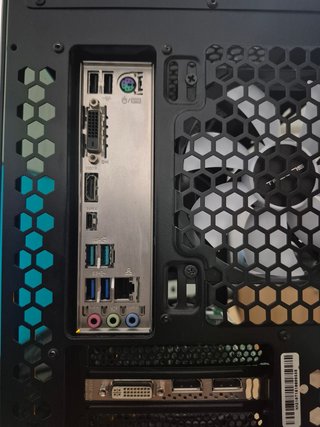 PC GAMING AMD RYZEN 7-2700 3.4 GHz