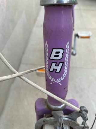 Bicicleta infantil rosa para restaurar
