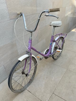 Bicicleta infantil rosa para restaurar