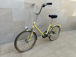 Bicicleta infantil rosa para restaurar