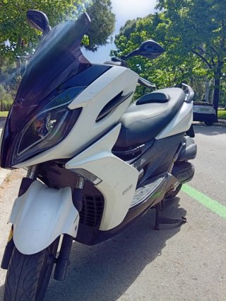 Kymco K-XCT 125i ABS blanca. Hospitalet-Barcelona