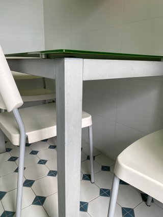 Mesa de cocina rectangular verde