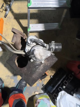 Turbo 17201-33010 W 576577 Es de un mini motor 1.4