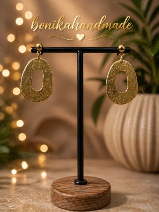 Pendientes dorados ovalados