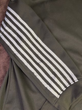 Chaqueta Negra con Rayas