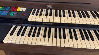 Órgano Lowrey con doble teclado