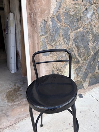 Taburete alto negro