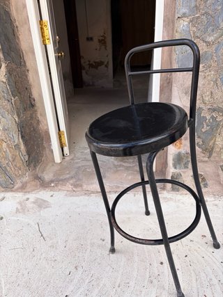 Taburete alto negro